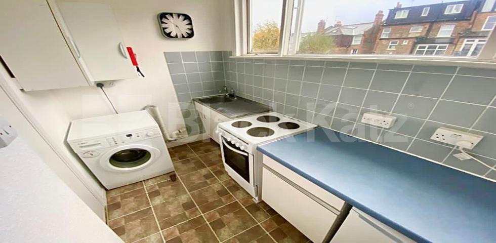 			Includes WATER & COUNCIL TAX!, Studio Apartment, 1 bath, 1 reception Studio			 Woodland Rise, Muswell Hill